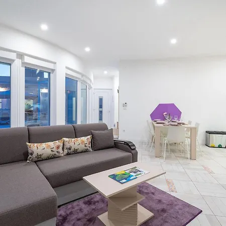 Holiday home Feriatum Lissa