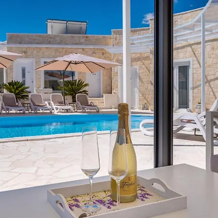 Feriatum Lissa Holiday home *