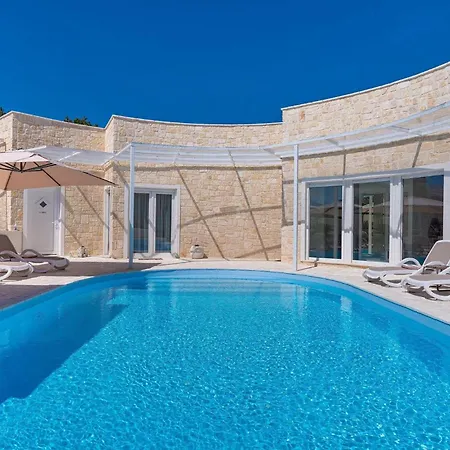 Feriatum Lissa Holiday home *