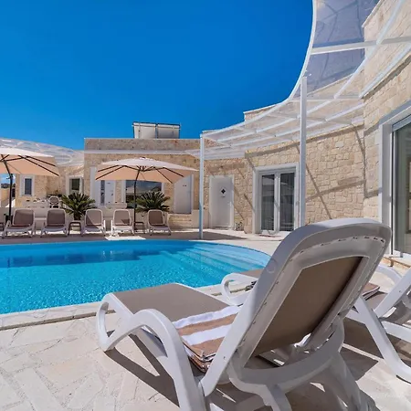 Holiday home Feriatum Lissa *