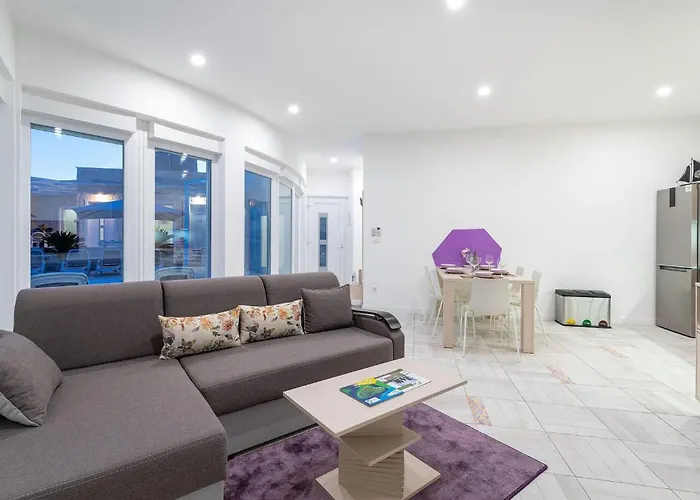 Nyaraló Feriatum Lissa